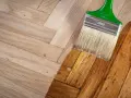 Jaki lakier na schody mat czy połysk - co wybrać, aby uniknąć błędów?