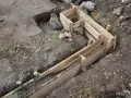 Kiedy zdjąć szalunek ze schodów, aby uniknąć pęknięć betonu?