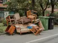 Gdzie wyrzucić stare meble, aby uniknąć mandatu i działać ekologicznie?