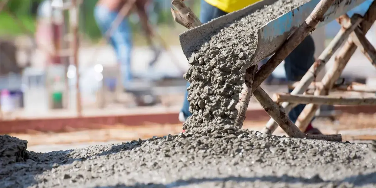 Ile betonu na posadzkę? Proste obliczenia, które zaoszczędzą czas