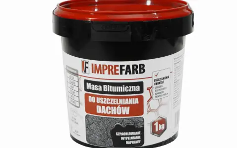 Czarny kubełek z czerwoną pokrywką zawiera masę bitumiczną do uszczelniania dachów. Produkt o wadze 1 kg, idealny do napraw i wypełniania ubytków.